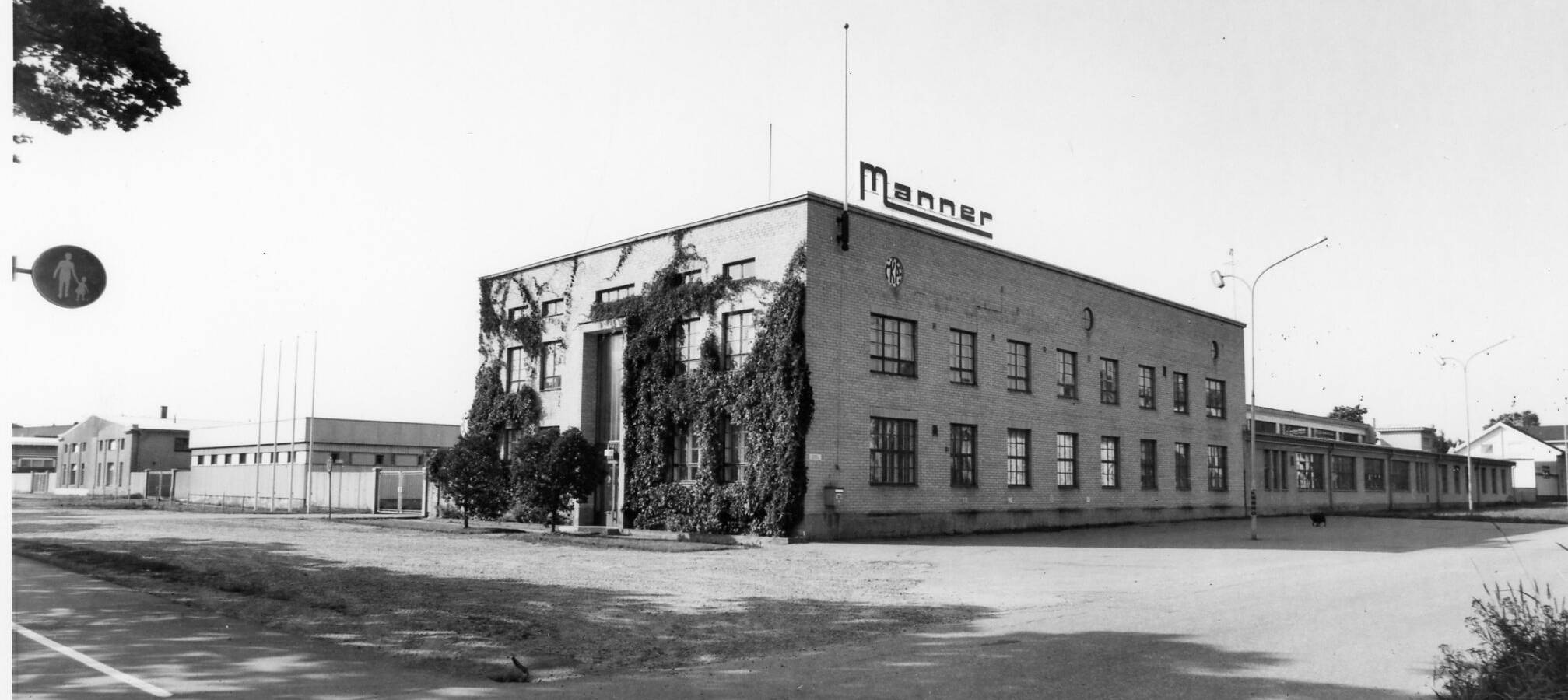 Mannerin mekaaninen paja. Manners mekaniska verkstad.